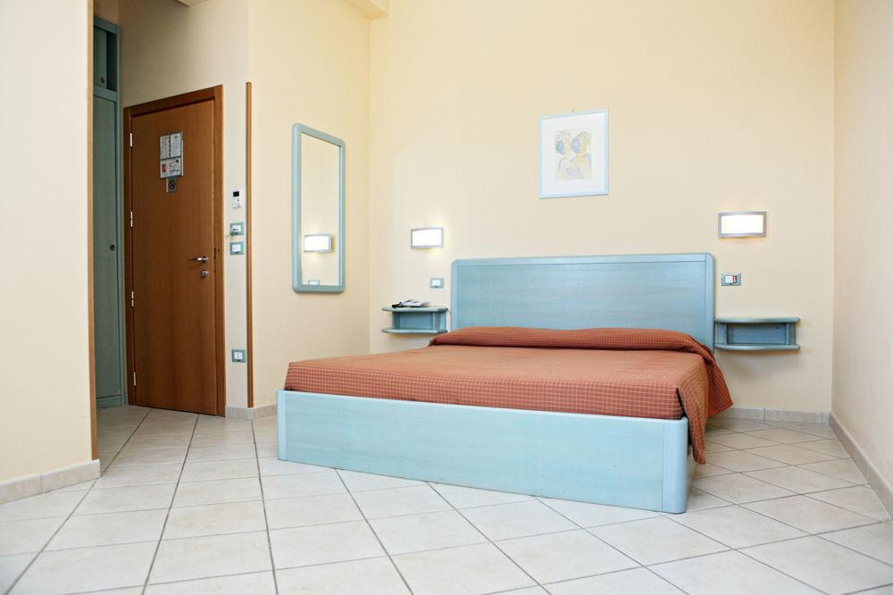 Abbazia Club Hotel Марота Екстериор снимка